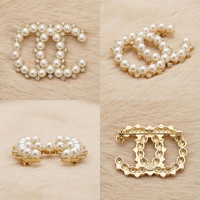 Broche de créateur élégante personnalisable en strass, bijoux de luxe en cristal et diamants pour femmes, marque de mode en métal sans nickel, vente en gros