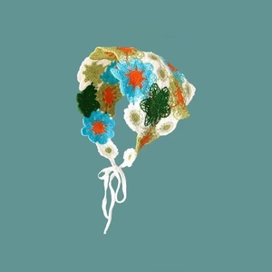 Écharpe triangulaire tricotée élégante et douce pour femme, motif marguerite polyvalent, accessoire de mode pour cheveux - Product Image 4