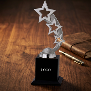 Trophée étoile modèle 562 en métal plaqué avec base en bois gravée pour les sports et les jeux, récompense durable - Product Image 1
