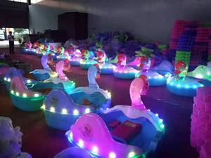 Bateau tamponneur électrique d'occasion Swan Car pour enfants, pour piscine intérieure et extérieure - Product Image 2