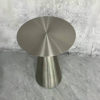 Table de bar industrielle en acier inoxydable – Design moderne et élégant, facile à nettoyer, idéale pour l'hôtellerie et les entrées de fermes