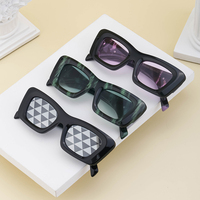 KAJILA Lunettes de soleil mode fantaisie de créateur avec logo personnalisé oeil de chat rectangulaires avec protection UV400 Lunettes de soleil unisexes pour femmes et hommes