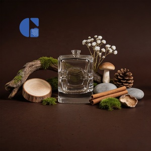 Fábrica OEM <span class=keywords><strong>de</strong></span> Botellas <span class=keywords><strong>de</strong></span> Perfume <span class=keywords><strong>de</strong></span> Vidrio <span class=keywords><strong>de</strong></span> Lujo <span class=keywords><strong>de</strong></span> 100 ml Personalizadas, Servicio Integral <span class=keywords><strong>de</strong></span> Empaquetado <span class=keywords><strong>de</strong></span> Fragancias con Acabado Esmerilado y Estampado Dorado - Product Image 1