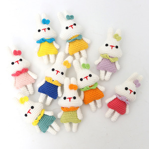 Colgante de conejo de ganchillo hecho a mano, llavero de hilo tejido, amuleto de muñeco de dibujos animados tejido para bolso - Product Image 1