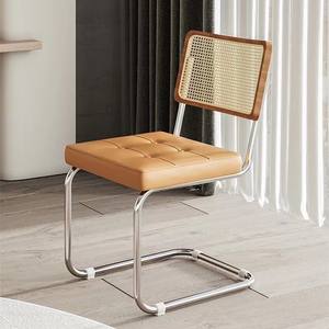 Silla de Comedor con Respaldo de Ratán, Asiento Tapizado en Cuero, Estructura Cromada, Diseño Moderno - Product Image 2