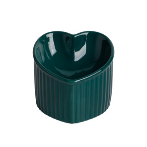 Bol en céramique en forme de cœur pour chat, design incliné, plat de nourriture de qualité alimentaire pour animaux de compagnie - Product Image 1