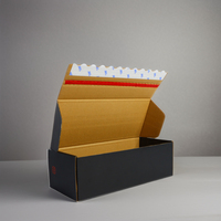 Boîte d'expédition magnétique en carton ondulé personnalisée en papier recyclable éco-responsable PPWR avec revêtement UV et insert en éponge gaufrée pour parfums et vêtements