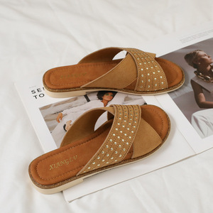 Nouvelles sandales plates à brides croisées en strass pour femme, collection été 2026 – Tongs tendance pour la plage et les vacances en extérieur - Product Image 4