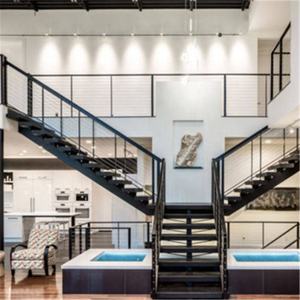 Ringhiera in Vetro per Balcone Chiuso con Cavo Metallico, Balaustra Nera con Corrimano in Legno - Product Image 6