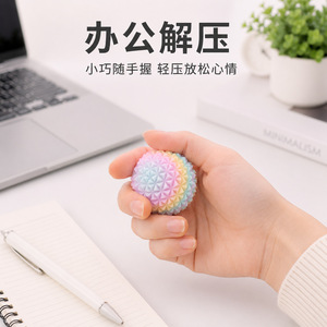 Nouveauté : Jouet anti-stress à picots imprimé en 3D, sphère multi-épines portable, balle anti-stress pour les doigts, décoration de bureau créative, cadeau - Product Image 2