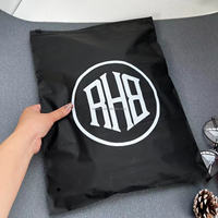 Emballage et impression sacs de t-shirt en plastique logocustom personnalisés vêtements sac auto-scellant à fermeture éclair biodégradable givré