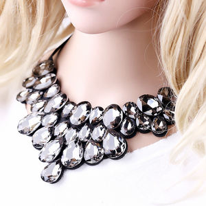 Collar con escote de cristal hecho a mano para mujer, Gargantilla con lazo de diamante de estilo creativo de Alibaba, venta al por mayor - Product Image 5