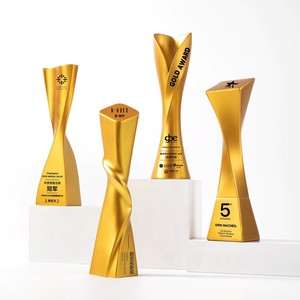 Trofeo de Resina Metálica Envy The Sun, Personalizable, de Alta Gama, Premio Pequeño para Reconocimiento a Empleados Destacados - Product Image 4