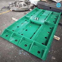 Services de tôlerie et de soudage pour plaques de pelle en acier au carbone, laminées à froid et décapées pour l'industrie sidérurgique