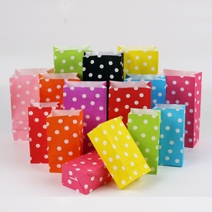 <span class=keywords><strong>Sac</strong></span> en <span class=keywords><strong>papier</strong></span> kraft à pois ondulés colorés pour Noël pour <span class=keywords><strong>Amazon</strong></span> <span class=keywords><strong>Sac</strong></span> en <span class=keywords><strong>papier</strong></span> cadeau alimentaire pour friandises sucrées et nourriture pour animaux de compagnie Impression numérique - Product Image 5