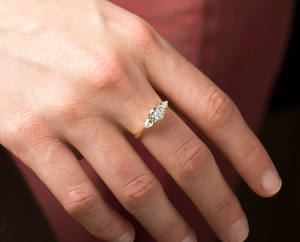 Anillos de compromiso de plata esterlina 925 hechos a mano con tres diamantes creados en laboratorio, regalo de boda, producto a granel - Product Image 2