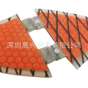 Aileron de planche de surf Upsurf taille M orange en fibre de carbone double tab avec queue en nid d'abeille - Product Image 4
