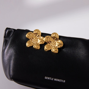 Pendientes de Flor con Baño de Oro de 18K en Acero Inoxidable, Joyería para Mujer, Uso Diario - Product Image 4