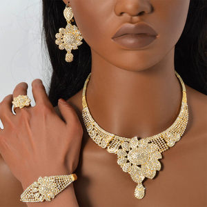 Juego de Joyería de Calidad Promocional con Baño de Oro de 14K y Circonita, Incluye Aretes, Anillo, Collar y Pulsera - Product Image 4
