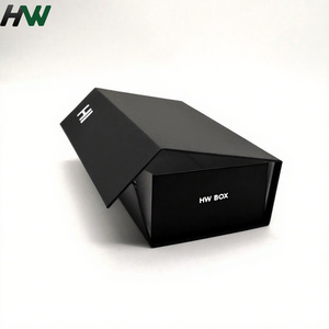 Caja de Regalo Magnética Plegable y Reciclable Personalizada con Grabado y Laminado Mate para Empaque de Ropa - Product Image 3