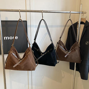 Sac à bandoulière en daim marron avec ornements en métal, style vintage, sac à main pour femme grande capacité - Product Image 3