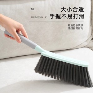 Brosse de nettoyage ménager, y compris des balais à long manche à poils doux, pour nettoyer les chambres, les tapis et les lits. - Product Image 1