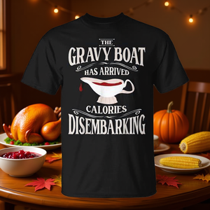 Camiseta divertida de Acción de Gracias con la frase: El bote de salsa ha llegado, Calorías, Desembarcando - Product Image 3