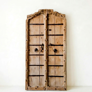 Porte double en bois vintage de style Madras indien avec ferrures métalliques antiques, bois recyclé rustique, décoration traditionnelle Darwaza - Product Image 1