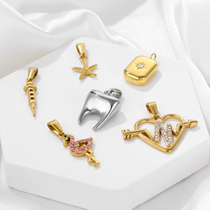 Pingente de cruz pequena pérola banhado a ouro 18K joia de aço inoxidável em estoque para mulheres e homens colar de crucifixo - Product Image 4