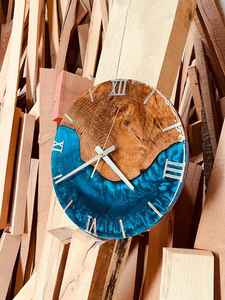 Reloj de Pared de Resina y Madera Hecho a Mano, Elegante, Duradero, Funcional, Decorativo, Perfecto para Sala de Estar o Dormitorio - Product Image 4