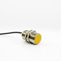 Capteur de proximité inductif blindé, distance de détection 10 mm, IP67, en laiton chromé pour détection de position
