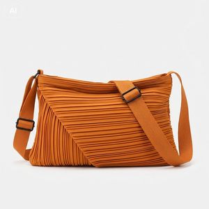 Mochila Plisada Miyake Casual Nueva Colección Verano 2026 Naranja de Moda Ajustable para Uso Diario Venta al por Mayor - Product Image 1