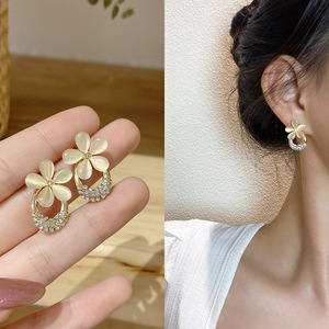 Silver Needle Cat's Eye Trendy <strong>Opal</strong> <strong>Stud</strong> <strong>Earrings</strong> Female Diamond Flower <strong>Earrings</strong> for Women NSJ-0004 - Product Image 1