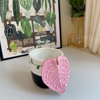 Tasse à café en céramique artisanale en forme de feuille de Monstera, sous glaçure, pour vente en gros