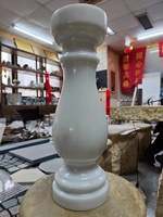 Conception de Balustrade d'escalier de porche de Villa, balustrades en marbre de Jade blanc et colonnes de pilier en pierre pour le bâtiment décoratif