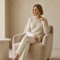Fabricant de vêtements en tricot sur mesure, pulls en cachemire et laine avec perles et paillettes, techniques artisanales pour les designers