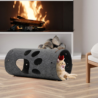 Tunnel pour chat en feutre avec ouvertures en forme de patte et jouet papillon, abri-coussin pour chat pour le repos et le jeu