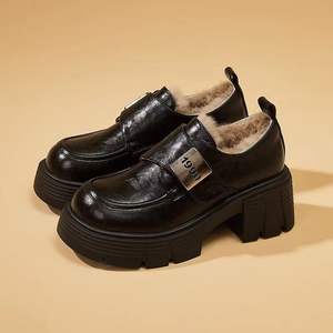 Pantuflas de gamuza suave de alta gama, aptas para uso en interiores y exteriores, pantuflas de invierno para mujer, cómodas y afelpadas, con función antideslizante. - Product Image 5