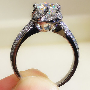 Anello con sei pietre per donna, gioiello da dito scintillante alla moda, regalo per feste e uso quotidiano - Product Image 3