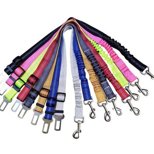 Correa de Tracción para Perros de Nailon Reflectante a la Moda, Cinturón de Seguridad para Automóvil con Amortiguador y Función Retráctil, Diseño Estampado para Mascotas - Product Image 1