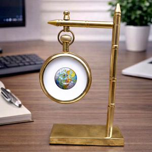 Horloge de bureau suspendue vintage en laiton avec cadran globe terrestre, horloge de table en métal antique, accessoire de bureau nautique décoratif de luxe - Product Image 2