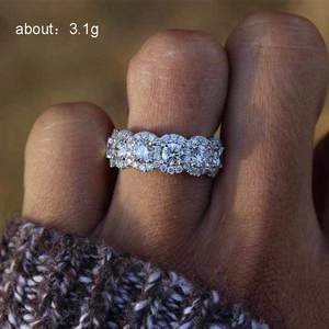 Anello Elegante da Donna per Fidanzamento, Gioiello Regolabile in Lega di Rame con Accenti Scintillanti, Stile Moderno e Minimalista - Product Image 5