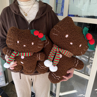 Nouveauté 2026 : Peluches de Noël mignonnes de dessin animé KT Cat, jouets en peluche KT avec écharpe de Noël rose, poupée Bonhomme en pain d'épices