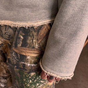 เสื้อยืดผู้ชายผ้าฝ้ายแท้ 100% แบบครอป แขนยาว ขอบดิบ ไม่มีลาย ผู้ผลิตเสื้อยืดลำลอง - Product Image 3