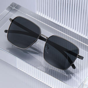 Ks-3827 Lunettes de soleil polarisées carrées pour hommes, monture noire, accent doré, protection UV400 pour la conduite et l'extérieur - Product Image 5