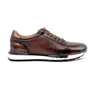 Chaussures de sport classiques en cuir de vache véritable de couleur marron pour hommes, logo personnalisé, baskets faites à la main, respirantes, style marche, chaussures de luxe - Product Image 2