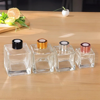 Prix usine Exquis carré 50ml 100ml 150ml 200ml Parfum Reed Diffuseur Bouteille Aromathérapie avec Or Argent Noir Couvercle