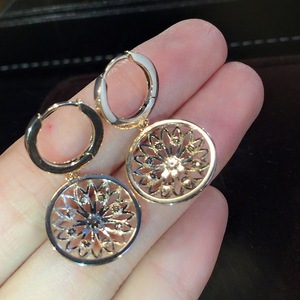 Eleganti Orecchini Traforati Scintillanti per Donne, Stile Floreale Raffinato, Gioielli per Orecchie alla Moda per Uso Quotidiano - Product Image 4