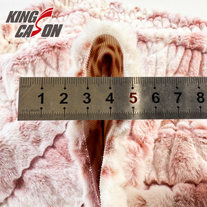 KINGCASON-Tejido de punto cálido de alta calidad, <span class=keywords><strong>precio</strong></span> barato, resistente, supersuave, 100% poliéster tallado, piel de conejo de imitación para gorro de bebé - Product Image 6