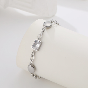 สร้อยข้อมือสแตนเลสสตีลสำหรับผู้หญิง ดีไซน์ทันสมัย รูปทรงผีเสื้อ หัวใจ ใบโคลเวอร์ เครื่องประดับแฟชั่น ชุบทอง เหมาะสำหรับงานปาร์ตี้ ราคาโรงงาน - Product Image 1